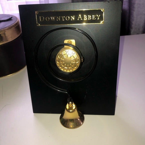 Gold Servants bell mounted on a Downtown Abbey sign. Downtown abbey fans! - Picture 6 of 6